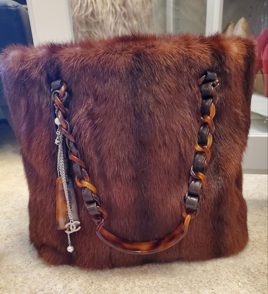 CHANEL Fur Purse - Picture 9 of 11